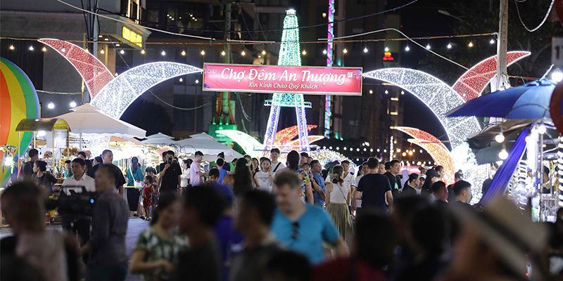 Food Street in Da Nang: A Mesmerizing Food Paradise